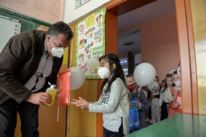 «Nous, Orthophonistes de France, demandons le retrait du masque dans tous les lieux de vie des enfants»